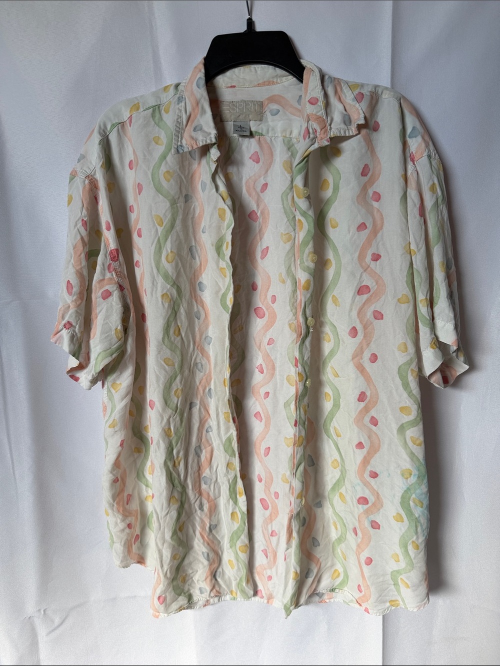 VINTAGE Spirit Cream Short-Sleeve Button-Down Shirt with Pastel Wave Print